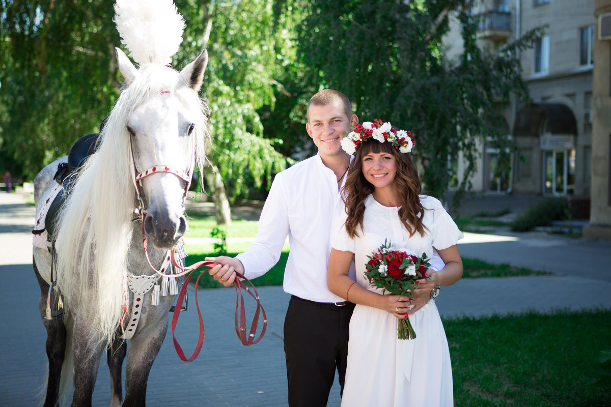 Молодожёны и лошадь - Valentina Zaytseva