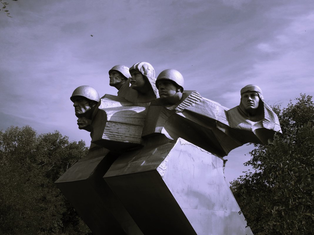 Памятник героям - Анастасия 