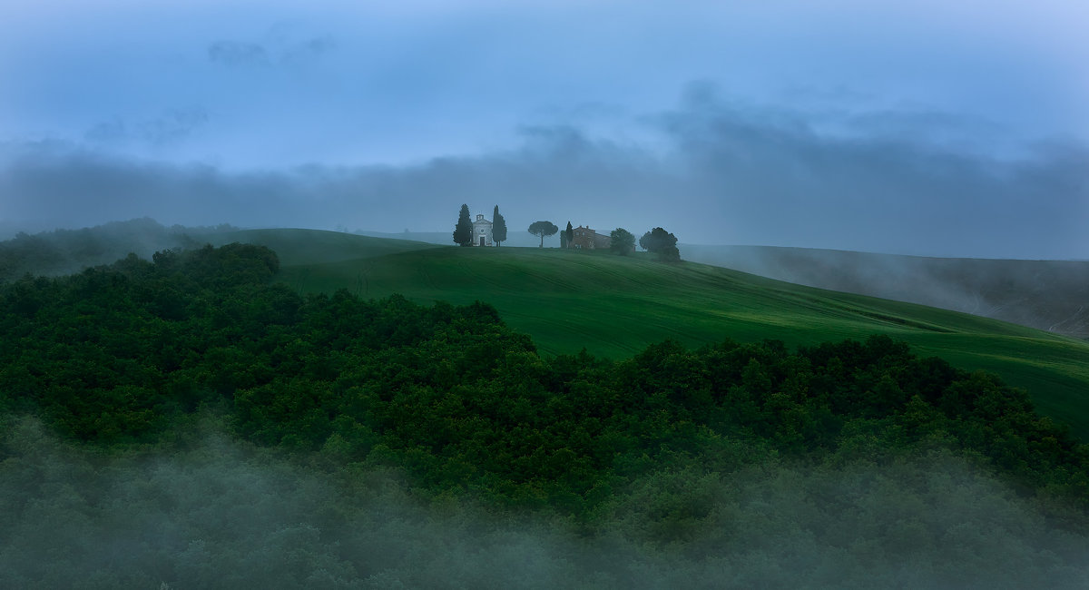 Утренний туман, капелла Виталета, Тоскана, Италия - Александр Богданов