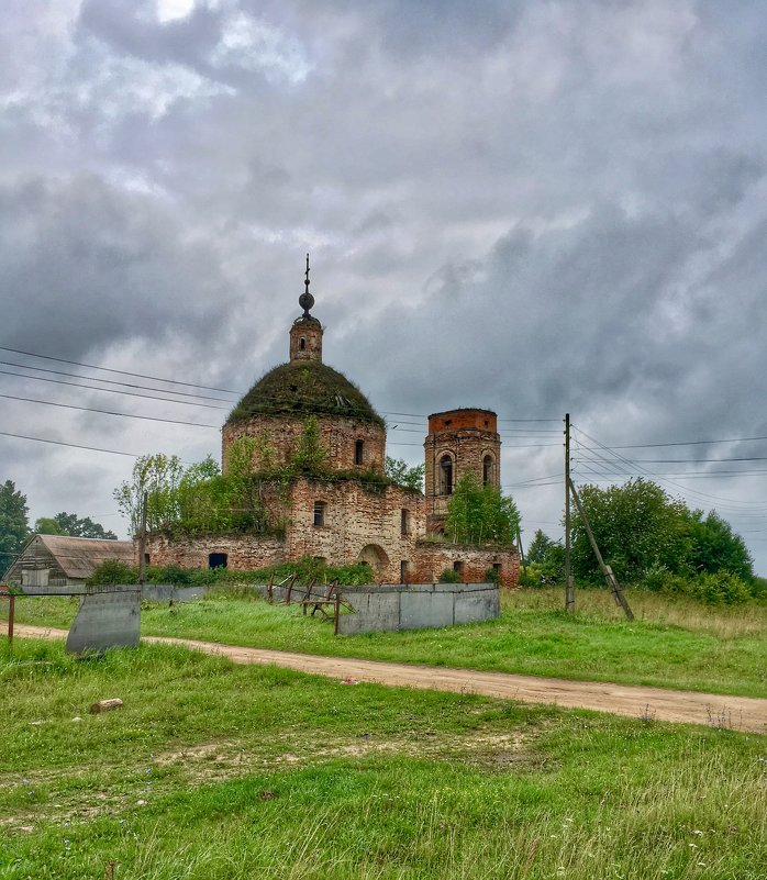 Заброшенная церковь - Константин Поляков