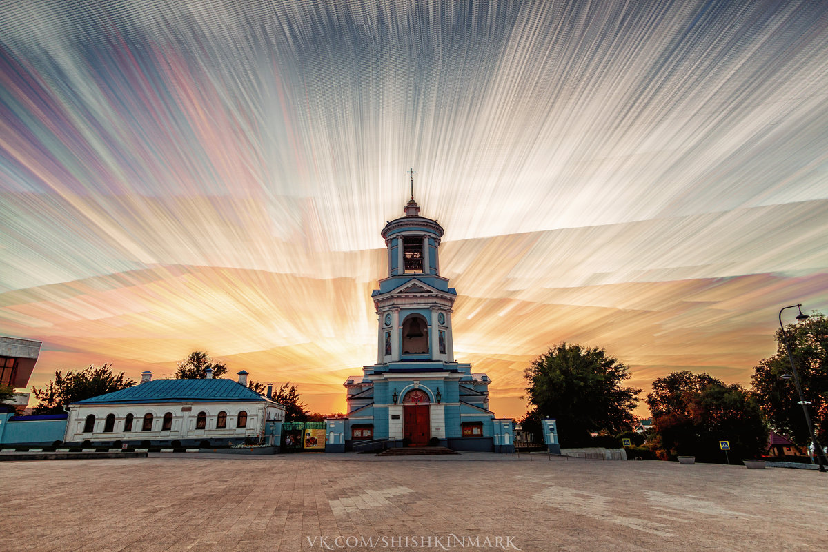 "Акварельные облака" над Покровским собором. - Марк Шишкин 