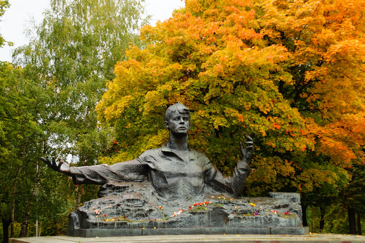 Памятник С.Есенину - Lersa 