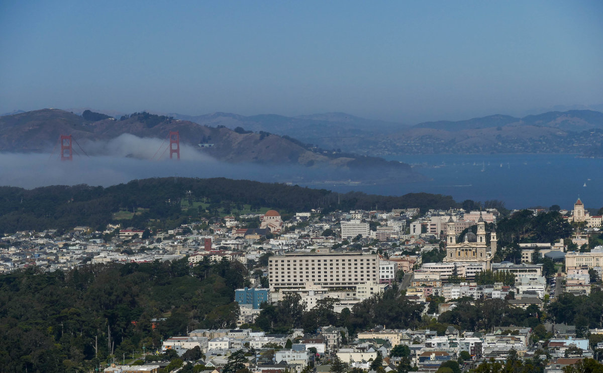 Вид на окраину г. Сан Франциско и мост "золотые Ворота" (в тумане) через океанский пролив - Юрий Поляков
