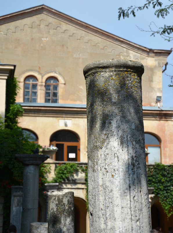 Колонны в Византийском дворике Херсонеса - Наталья Покацкая