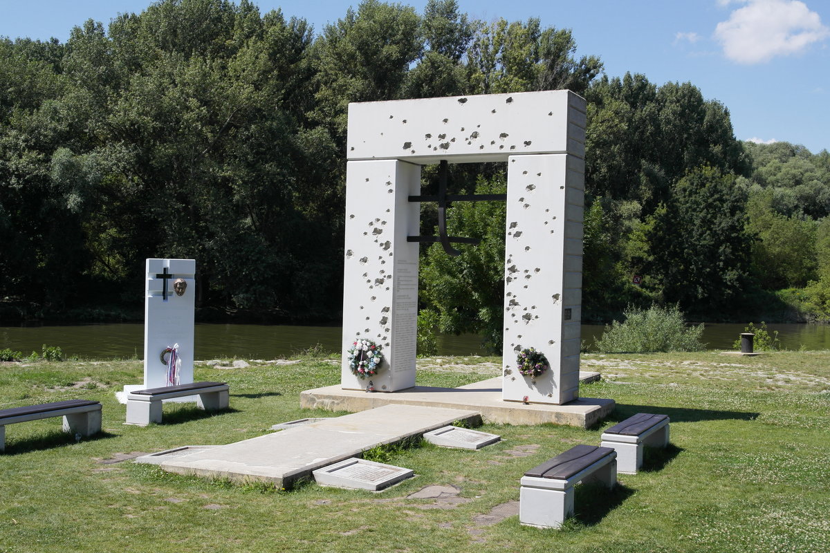 Памятник жертвам тоталитарных режимов - Елена Валиуллина 