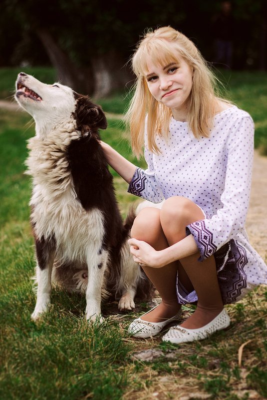 Девушка с собакой - Виктория Соболевская
