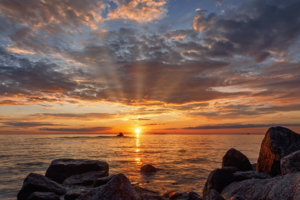 Закат на берегу финского залива