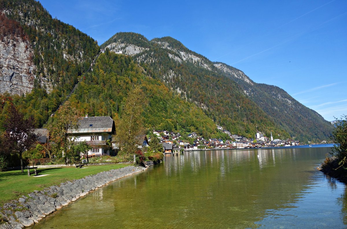 Хальштатт - невероятный маленький городок на озере в горах в австрийском районе Зальцкаммергут. - Galina Dzubina