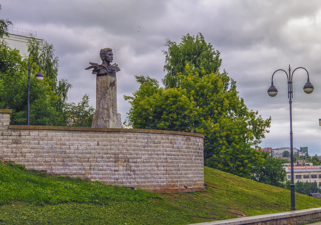 Памятник Грину в Кирове - Сергей Цветков