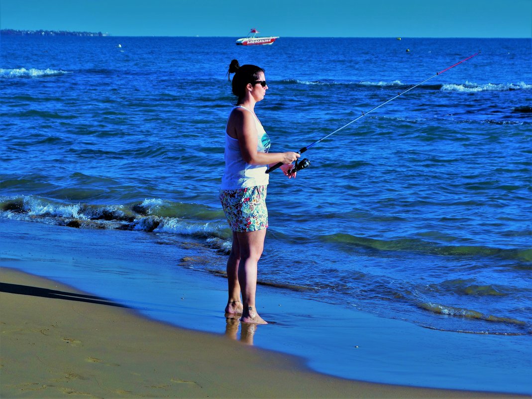 Рыбалка на пляже... - Sergey Gordoff