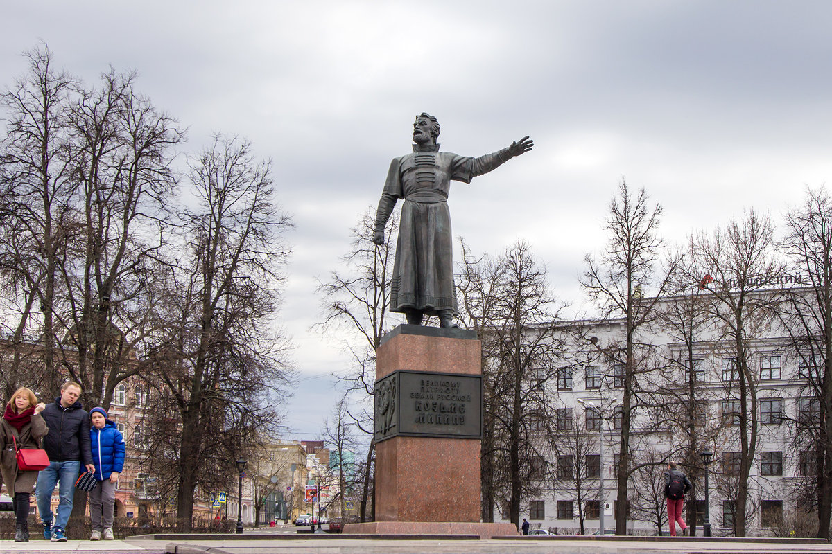 2018.04.30_7841-2 Ниж.Новг.Кремль. Минин 1920 - Дед Егор 