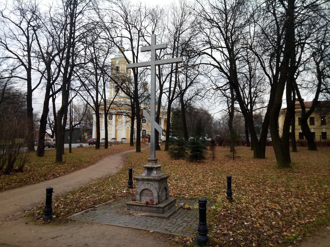 Мемориальный крест на месте уничтоженного в 1936 г. храма св. муч. Параскевы - Елена Павлова (Смолова)