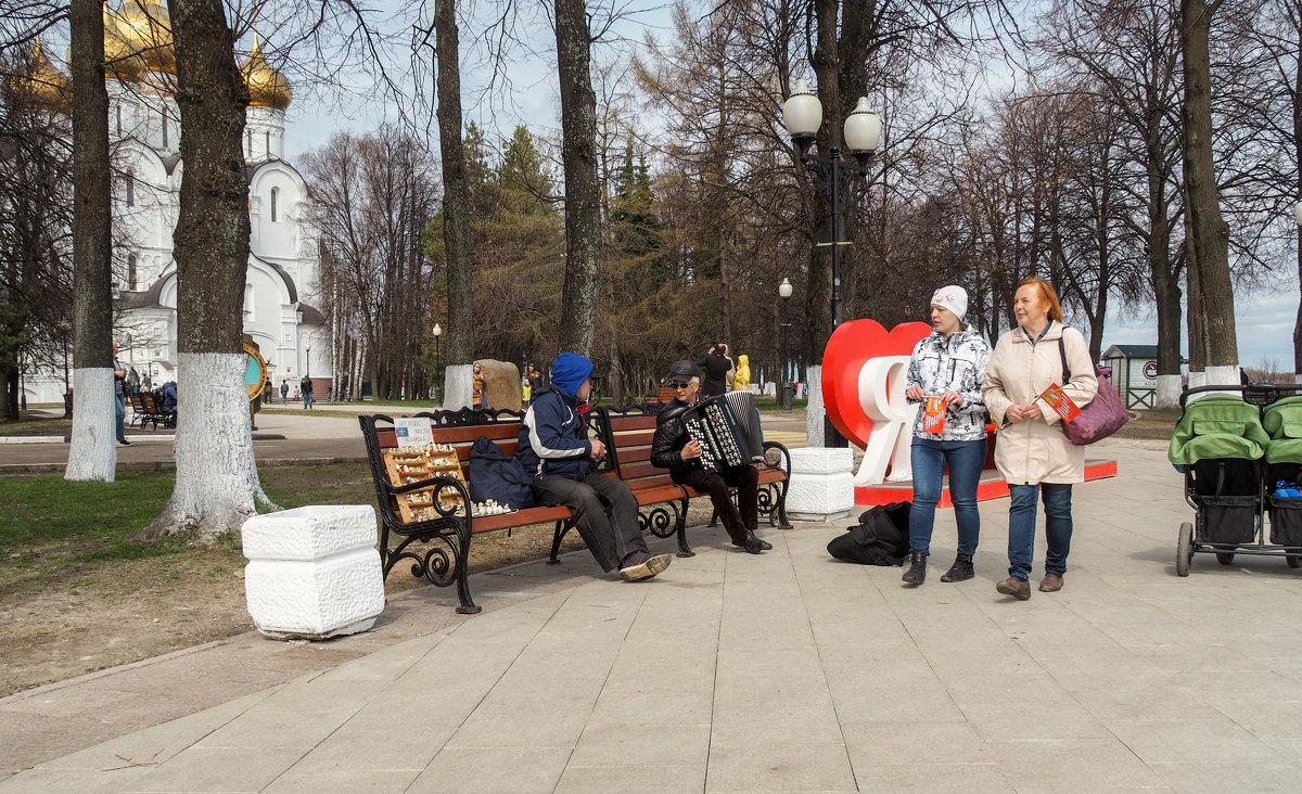 По набережной - Василий Петрович .