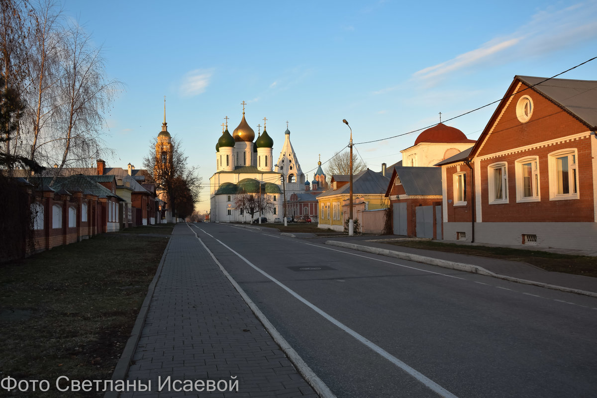 Дорога к Успенскому собору Коломенского кремля. 17.11.18 г. - Светлана Исаева