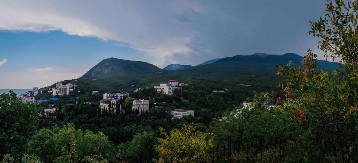 Алуштинские истории. - Анатолий Щербак