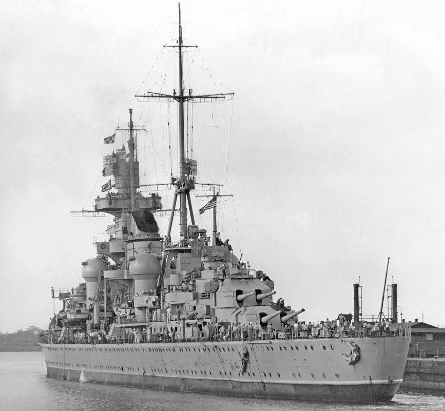 USS Prinz Eugen (IX-300), a former German heavy cruiser, Panama Canal, on 15.03.46 - Александр 