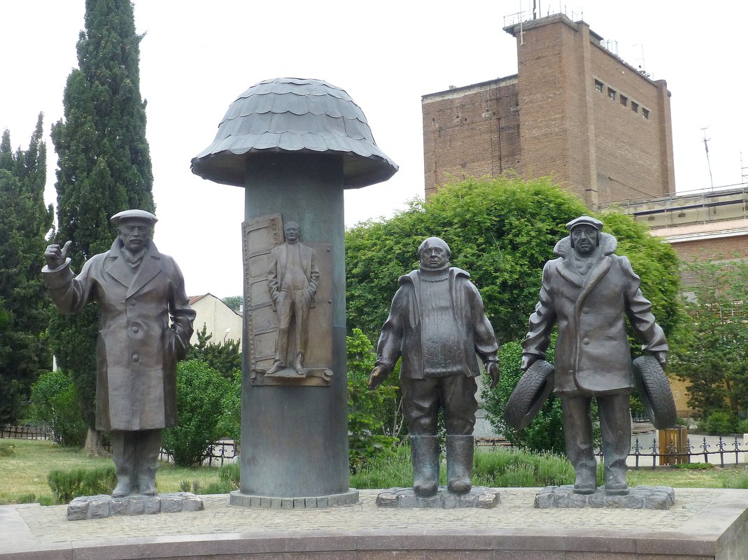 Памятник «Мимино» - Наиля 