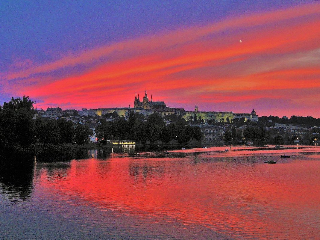 Яркий закат над Прагой... - Sergey Gordoff
