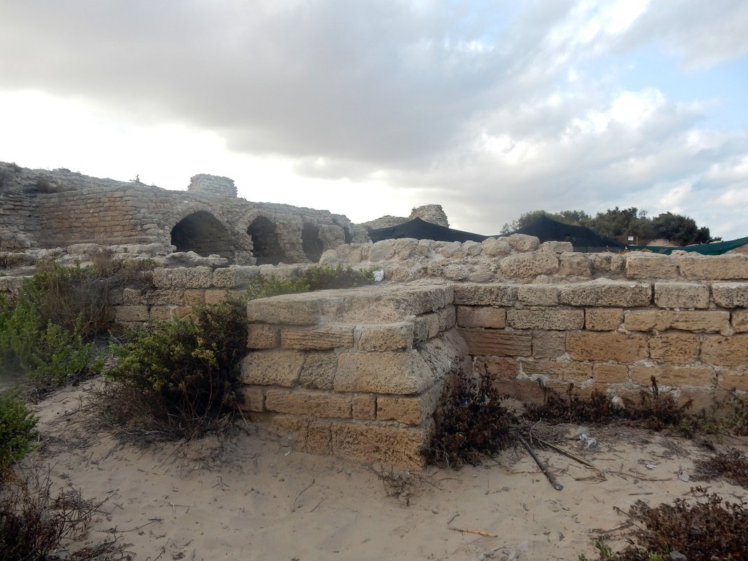 Развалины древней крепости на берегу моря. - ТаБу 