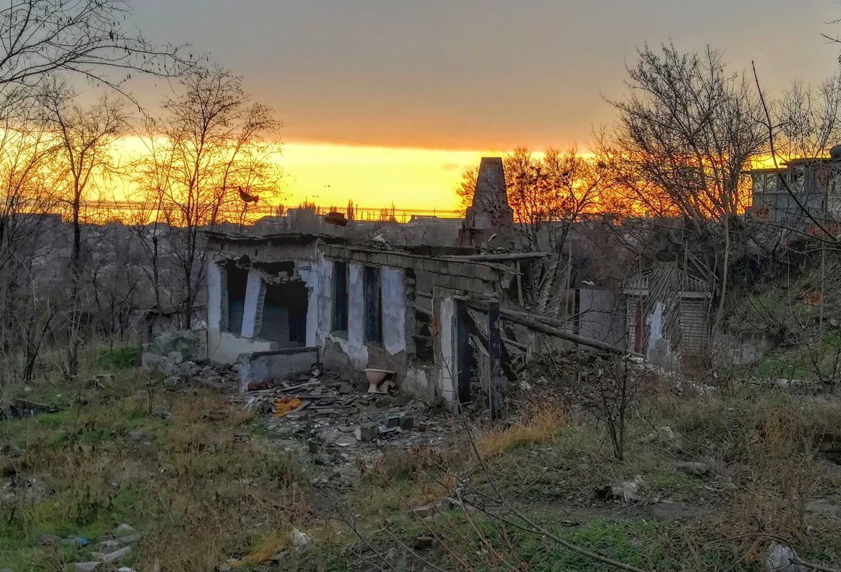 Заброшенный хутор на закате - Дмитрий фотограф