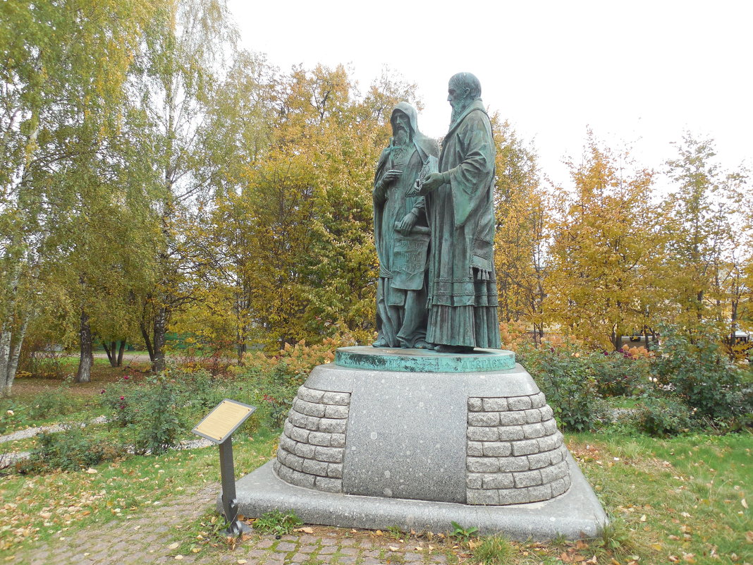 Памятник Кириллу и Мефодию - Мила 