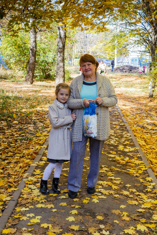 Бабушка с внучкой - Василий Полтавский