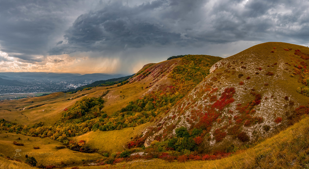 Гроза над разноцветными осенними горами - Фёдор. Лашков