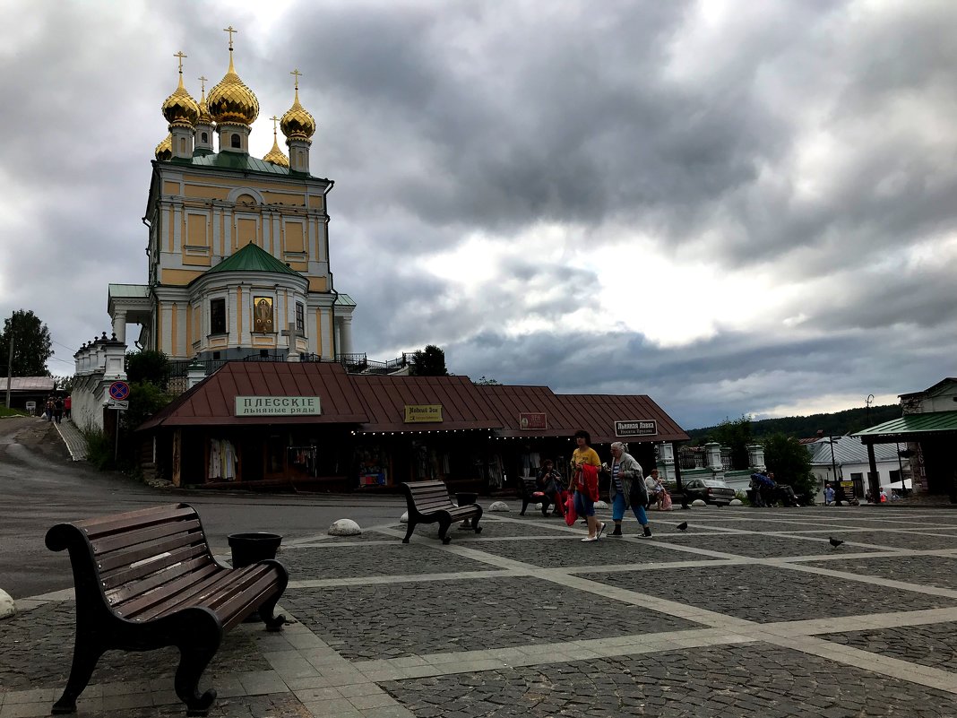 г.Плёс_Центральная площадь - Любовь 