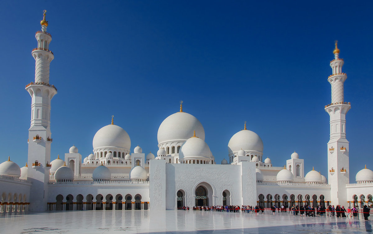Мече́ть ше́йха За́йда -  Расположена в Абу-Даби, столице Объединенных Арабских Эмиратов. - Александр Вивчарик