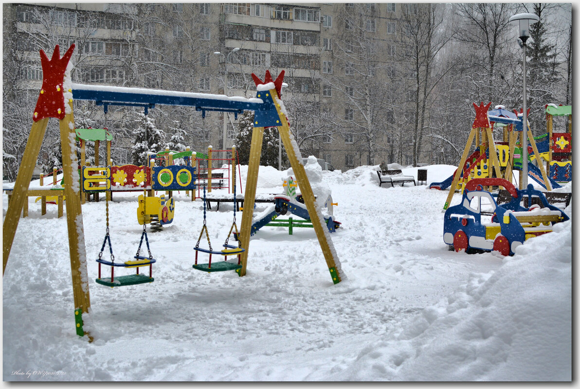 Падал последний в феврале снежок...) - Юрий Ефимов