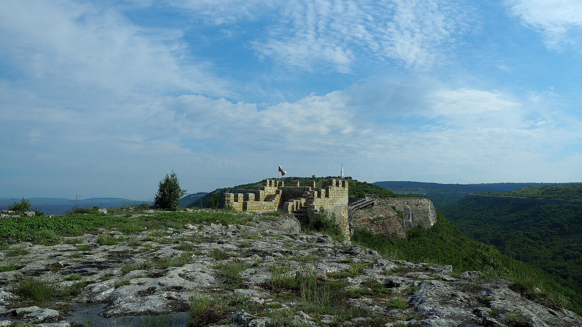 Болгария Крепость Овеч северный вход - wea *
