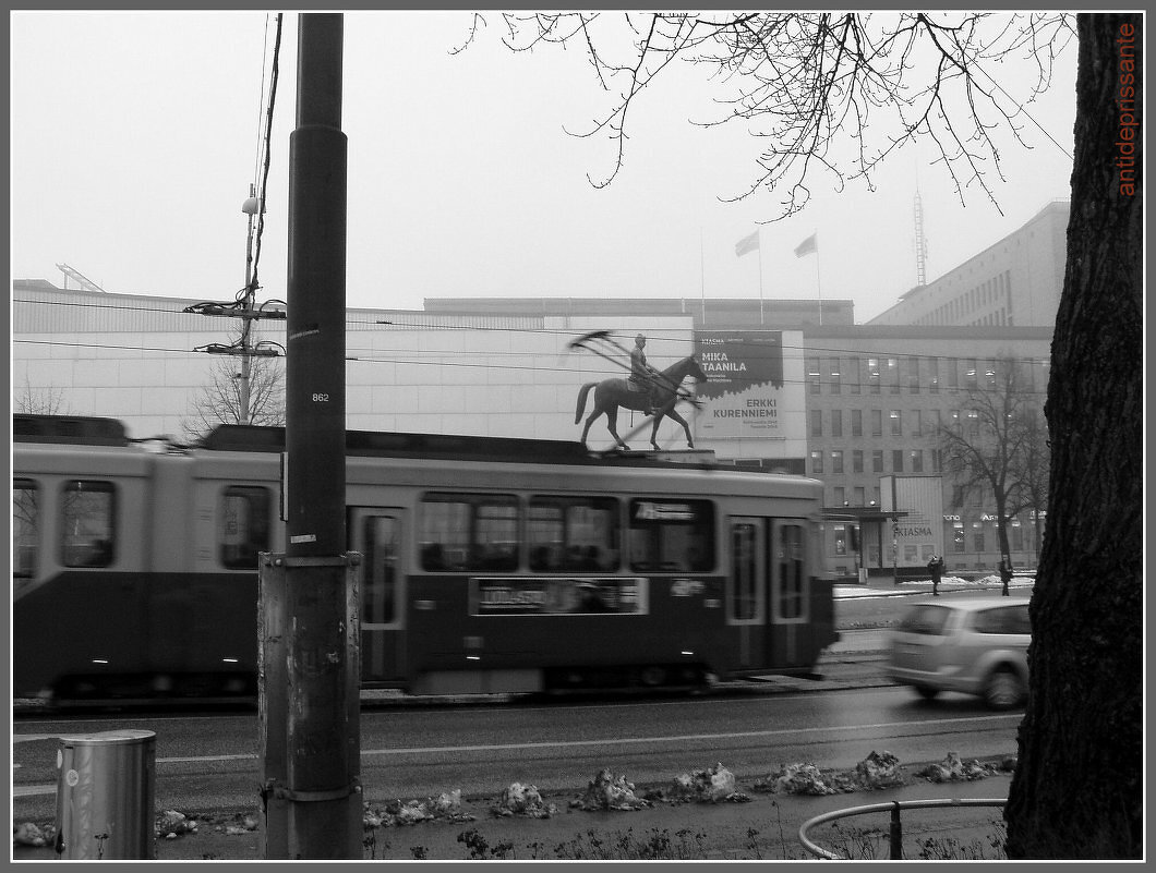 Хельсинки. Трамвай и памятник Маннергейму - vadim 