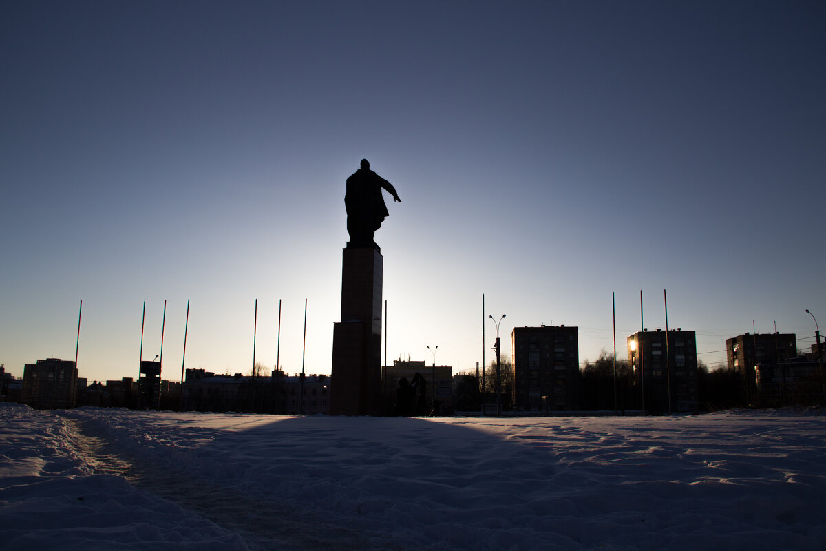 Памятник героям фронта и тыла - Константин Капитонов