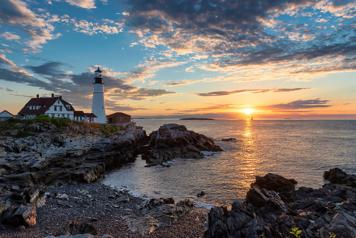 Lighthouse at Sunrise - Lucky Photographer