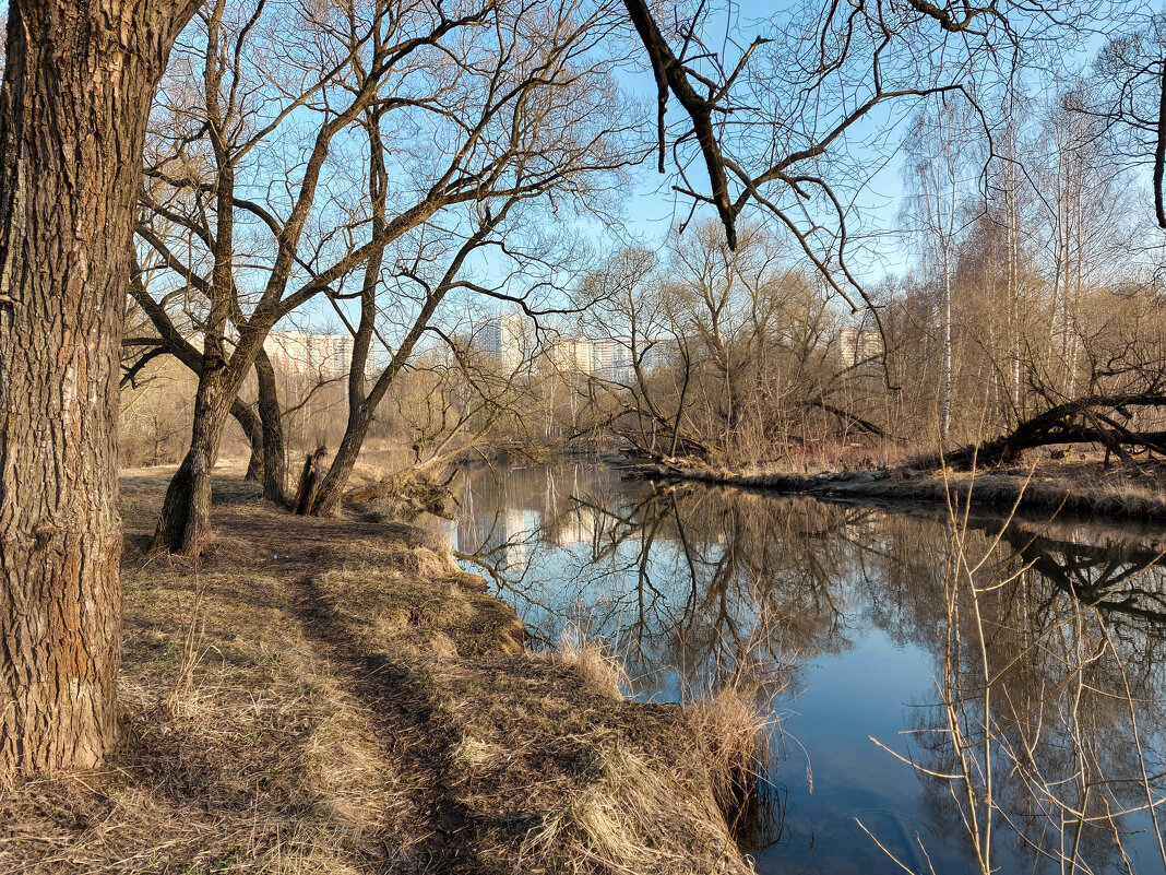 Март. - Владимир Безбородов