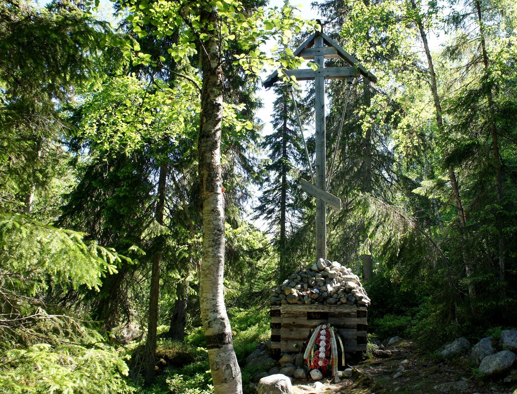 Поклонный крест у подножья Секирной горы - Елена Павлова (Смолова)