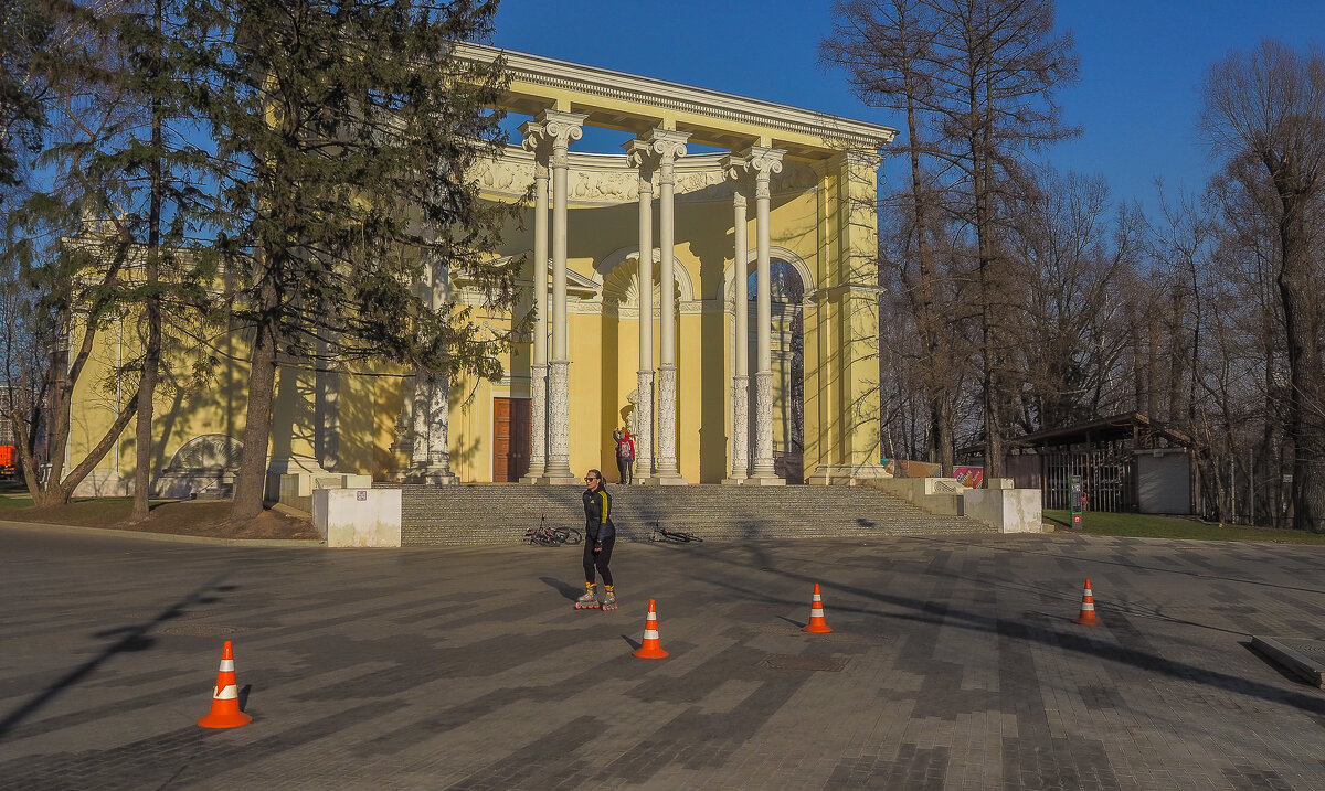 Гдет то на ВДНХ - юрий поляков