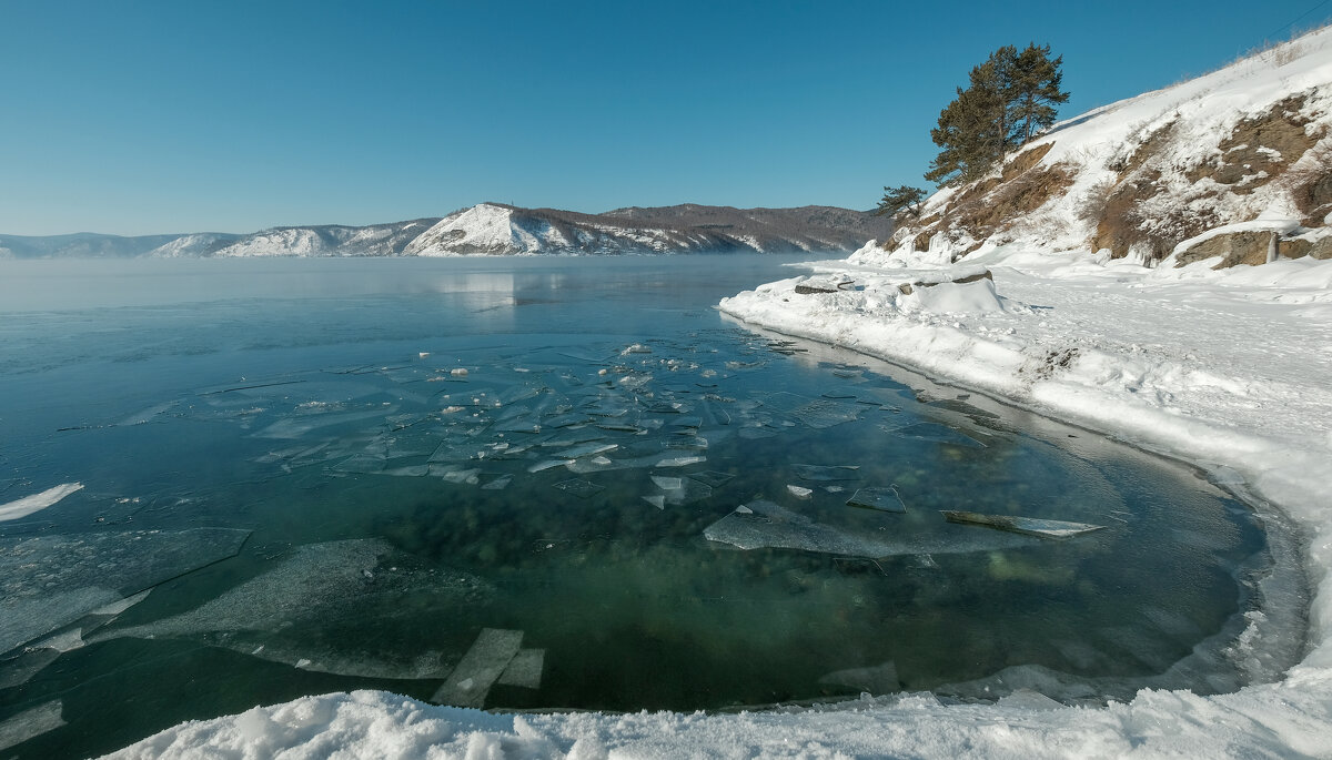 Лед и горы Сибирь