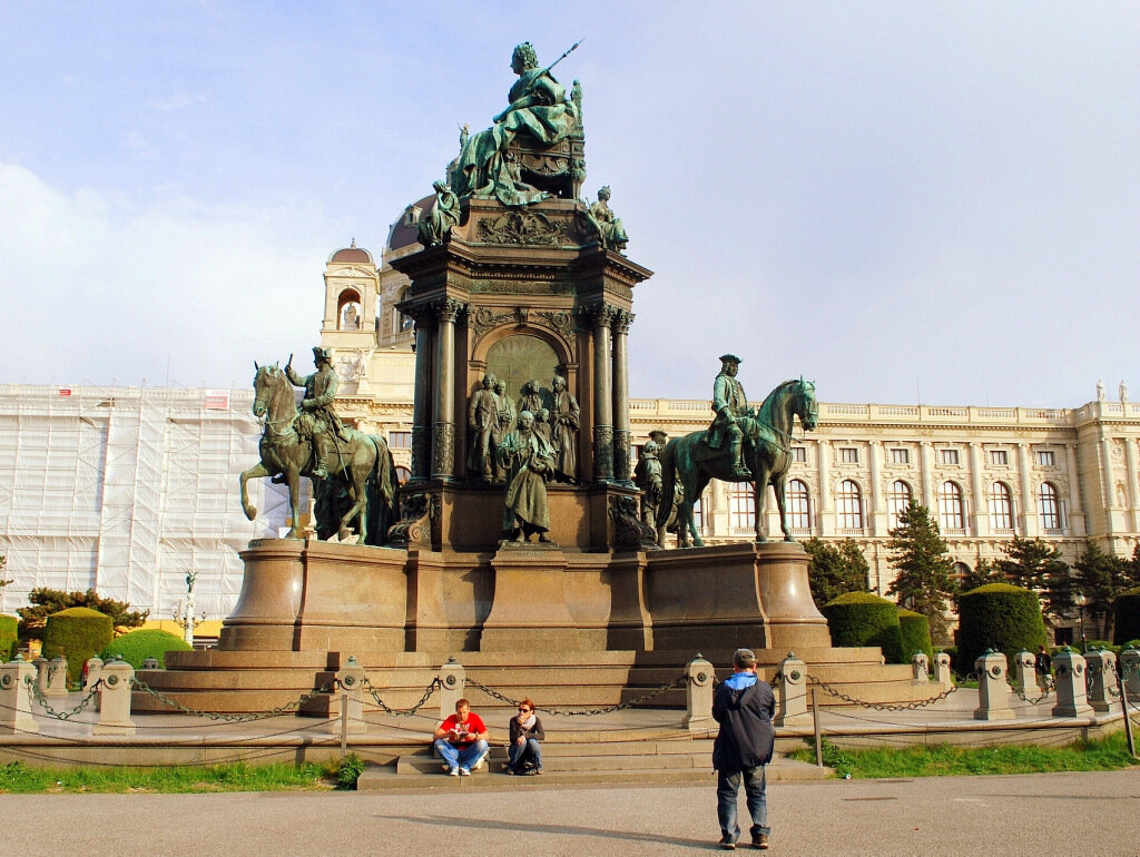 Памятник Марии Терезии - Ольга (crim41evp)