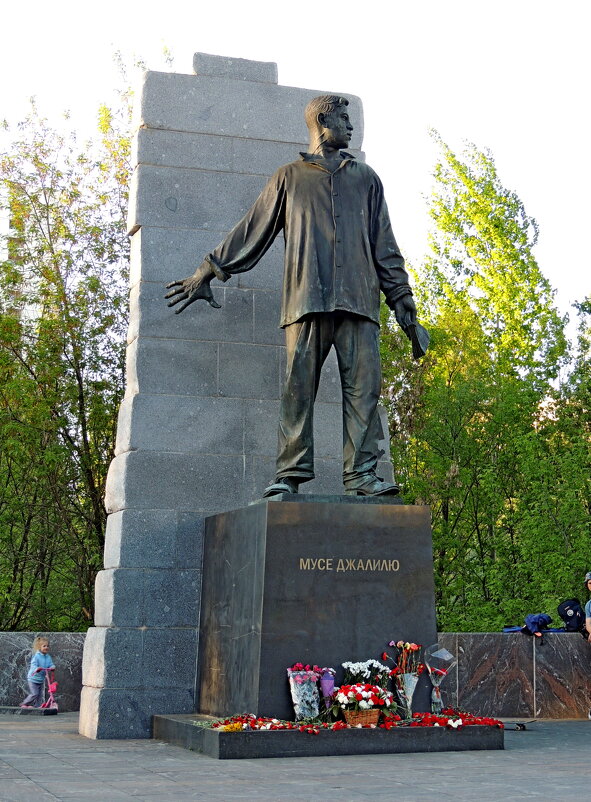 Памятник Мусы Джалилю на пересечении улиц Мусы Джалиля и Братеевской - Александр Качалин