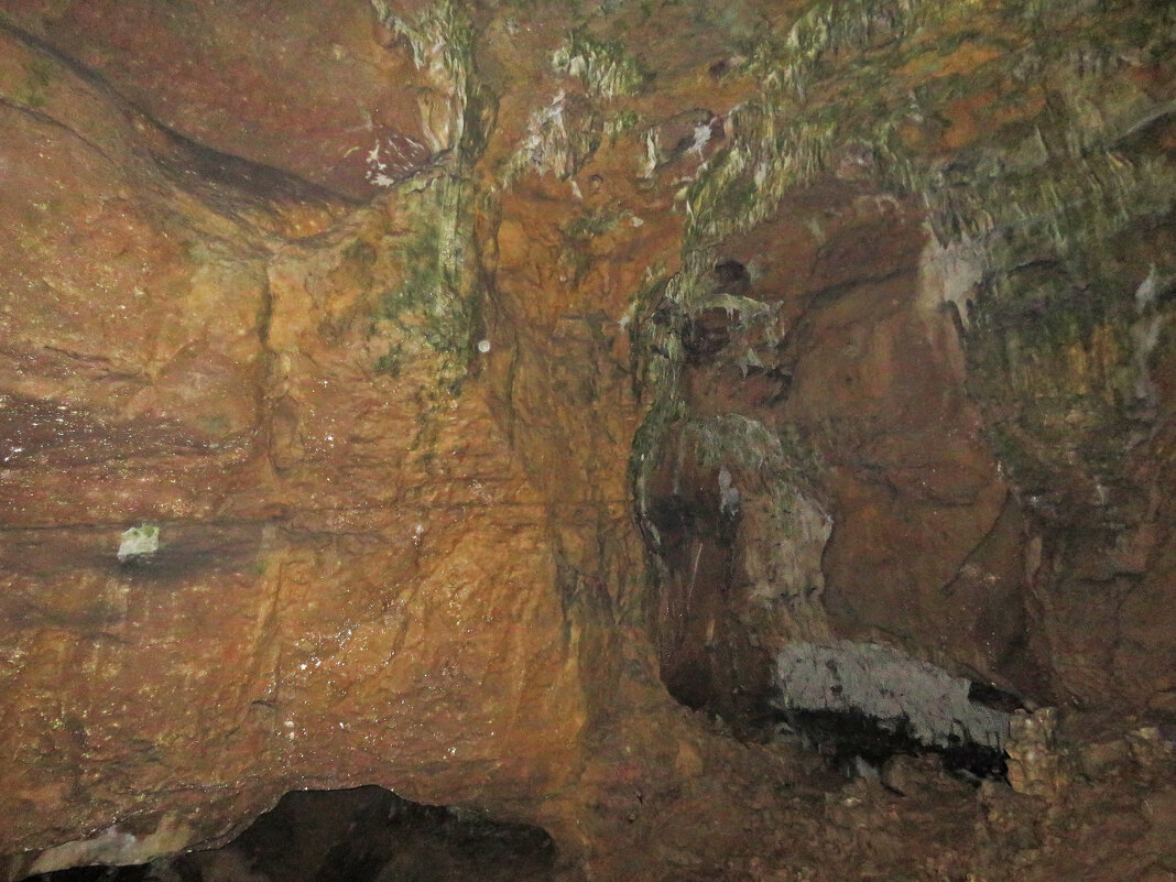 Сталактиты и рисунки пещеры Бачо Киро - ИРЭН@ .