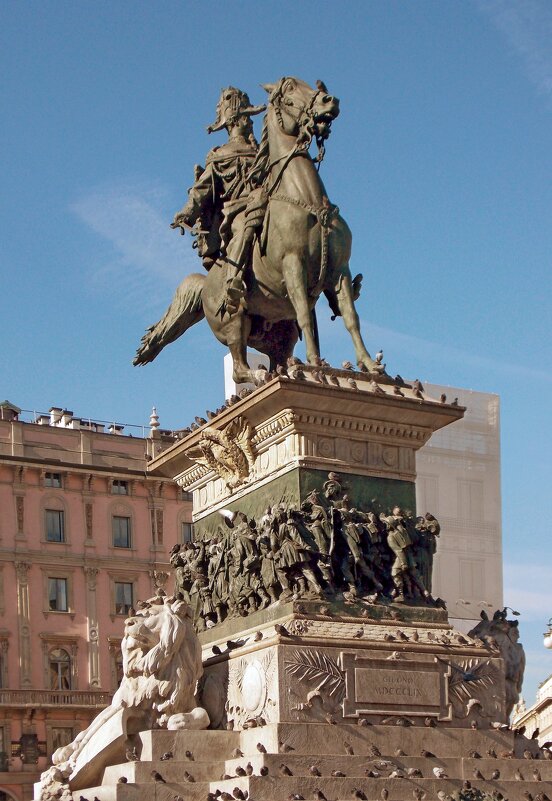 Памятник Виктору Эмманаилу 2-му,первому королю объединенной Италии - Galina Solovova