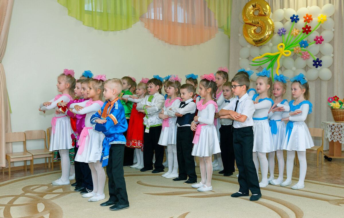 Восьмое марта в Детском саду - Дмитрий Конев