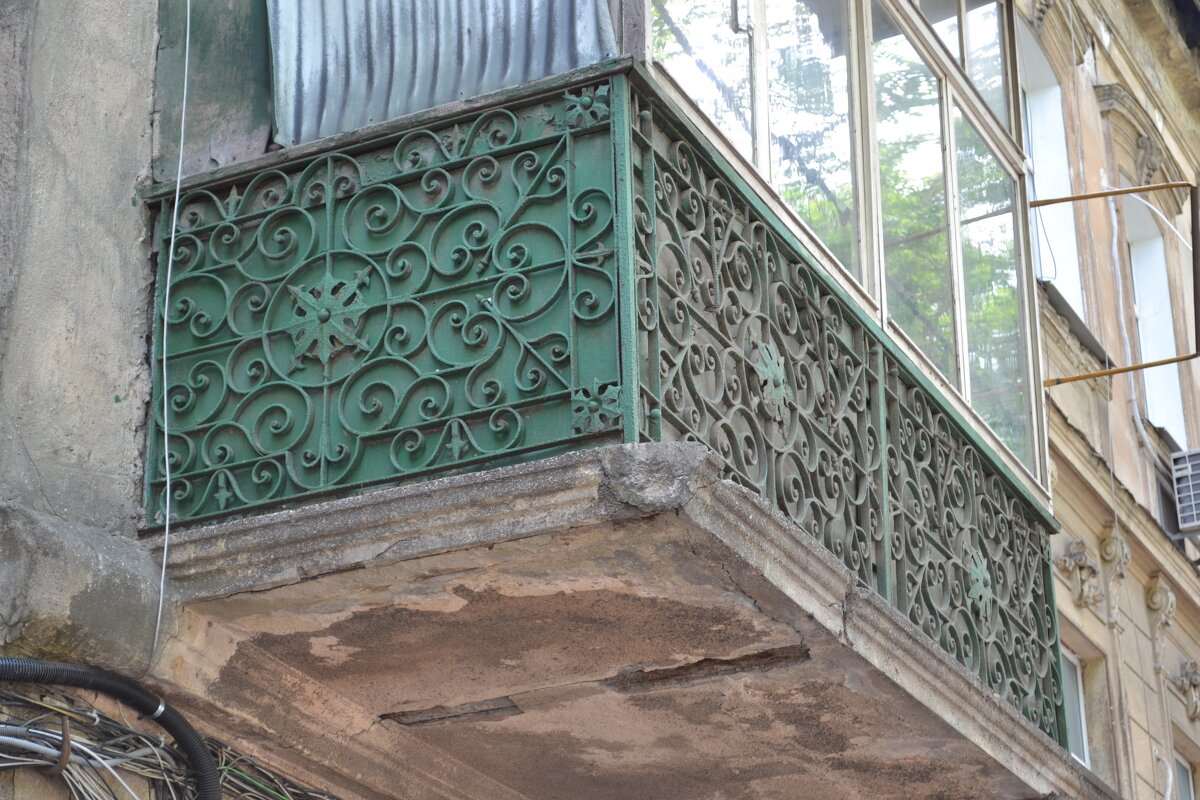 Балкон в старинном художественном оформлении. - sokoban 