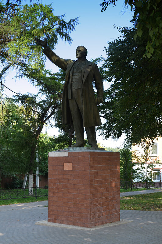 Боровск. Памятник Ленину на центральной площади. - Наташа *****