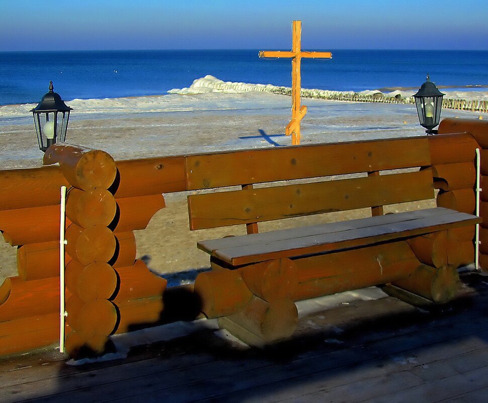 Море, пляж, крест, кафе - Сергей Карачин
