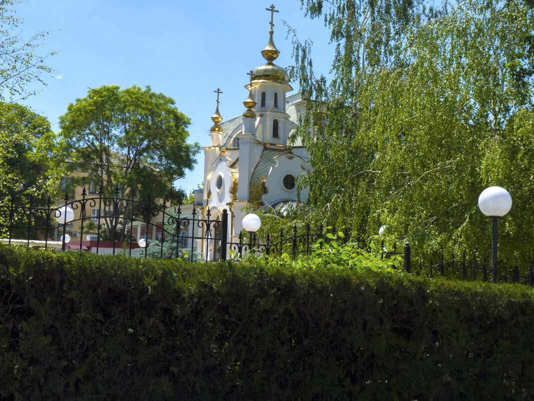 Церковь  на ул Севастопольской - Валентин Семчишин