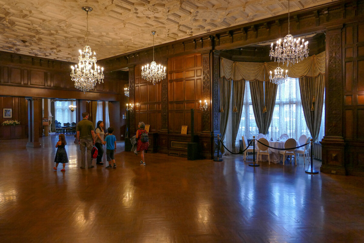 Еще один зал замка Каса Лома, Торонто - Юрий Поляков