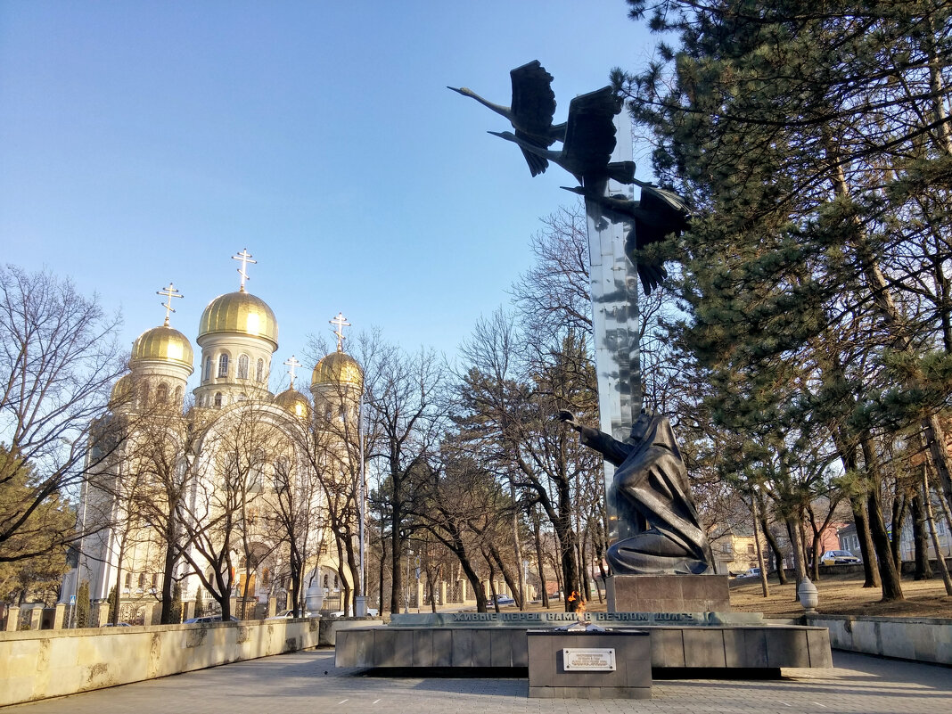 Люди! Покуда сердца стучатся,-. Помните! Какой ценой завоёвано счастье... - Игорь Тимонов