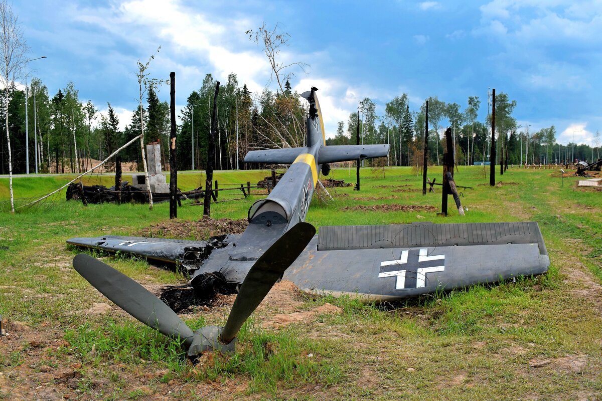 Немецкий пикирующий бомбардировщик «Ju – 87». - Татьяна Помогалова